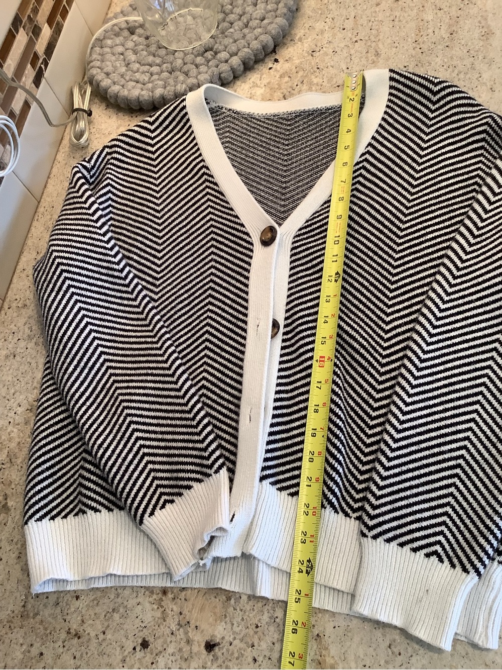 Commense Black & White Striped V-Neck Cardigan Size Large - Picture 9 of 10